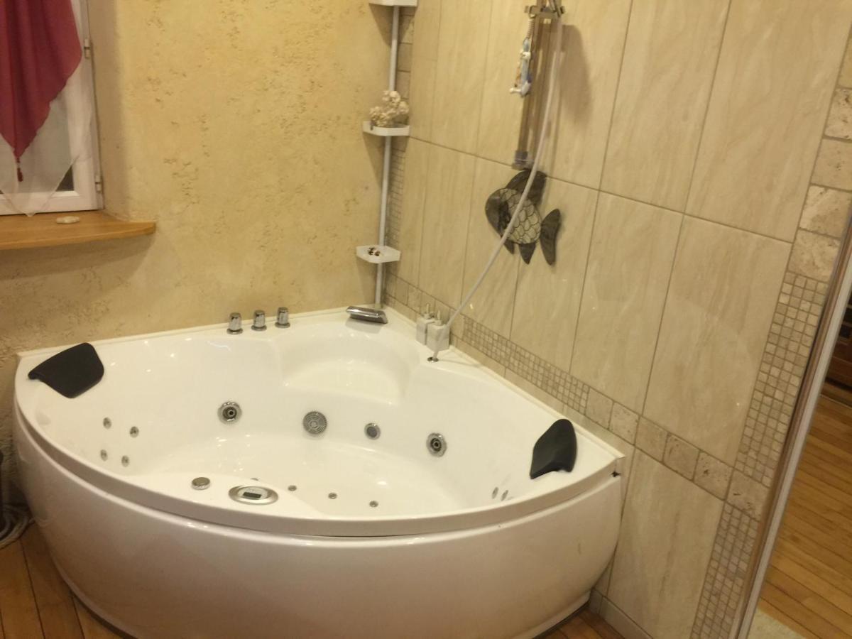 La Decouverte, Jacuzzi, Sauna, Et Terrasse Avec Vue Sur A La Campagne Entre Toulouse Et Auch Holiday home Catonvielle